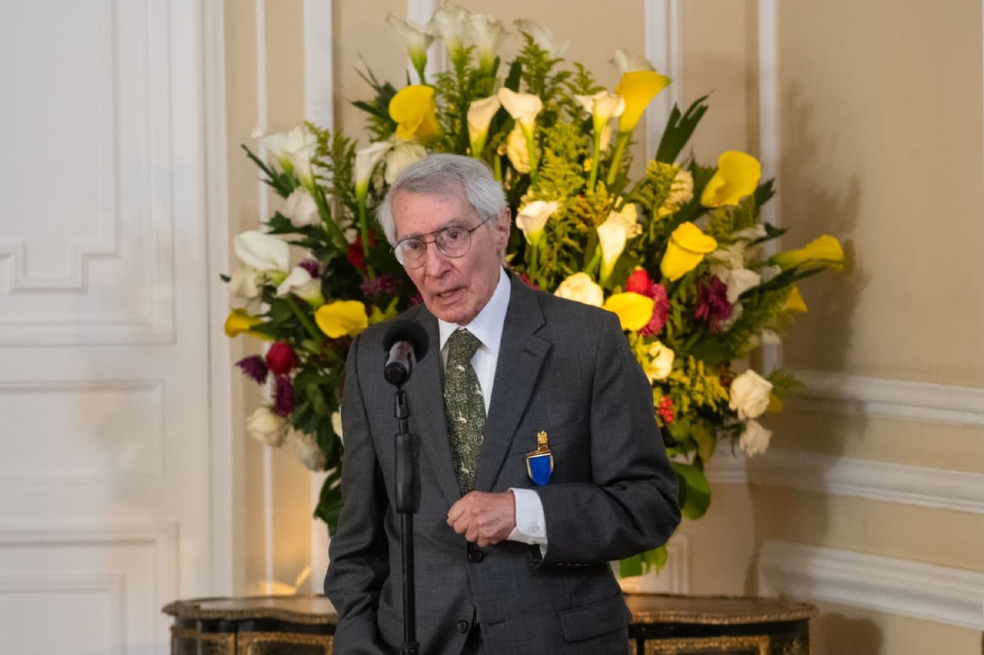 Juan Cárdenas, condecorado con la Orden de Boyacá