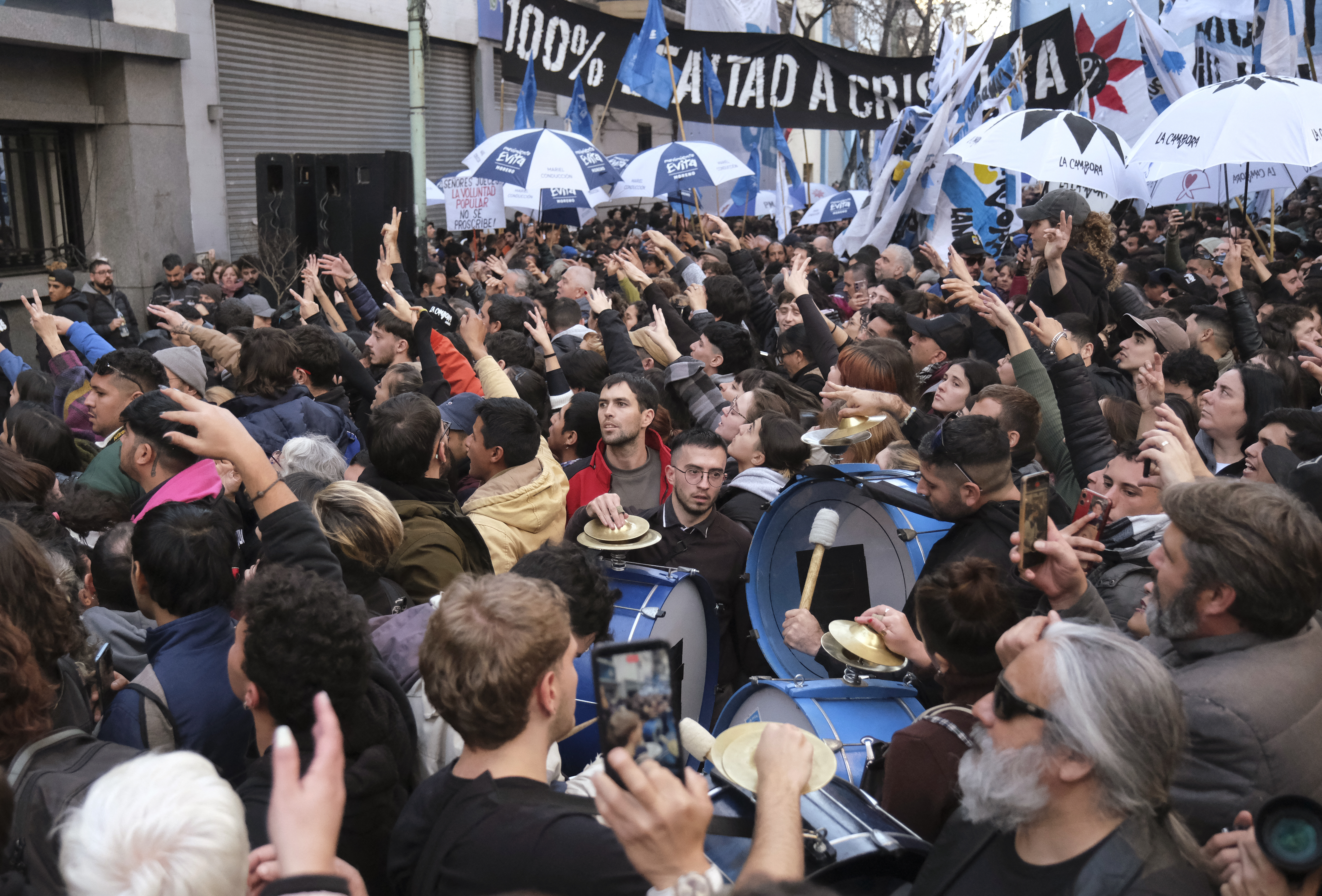 Seguidores de Fernández realizan bloqueos en Buenos Aires ante el fallo judicial