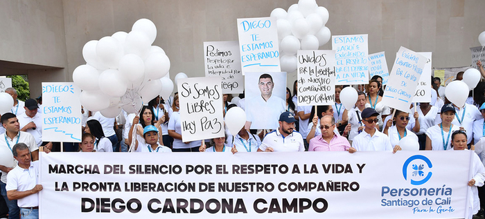 Familiares y funcionarios de la Personería solicitaban al grupo armado la liberación de Diego Cardona.