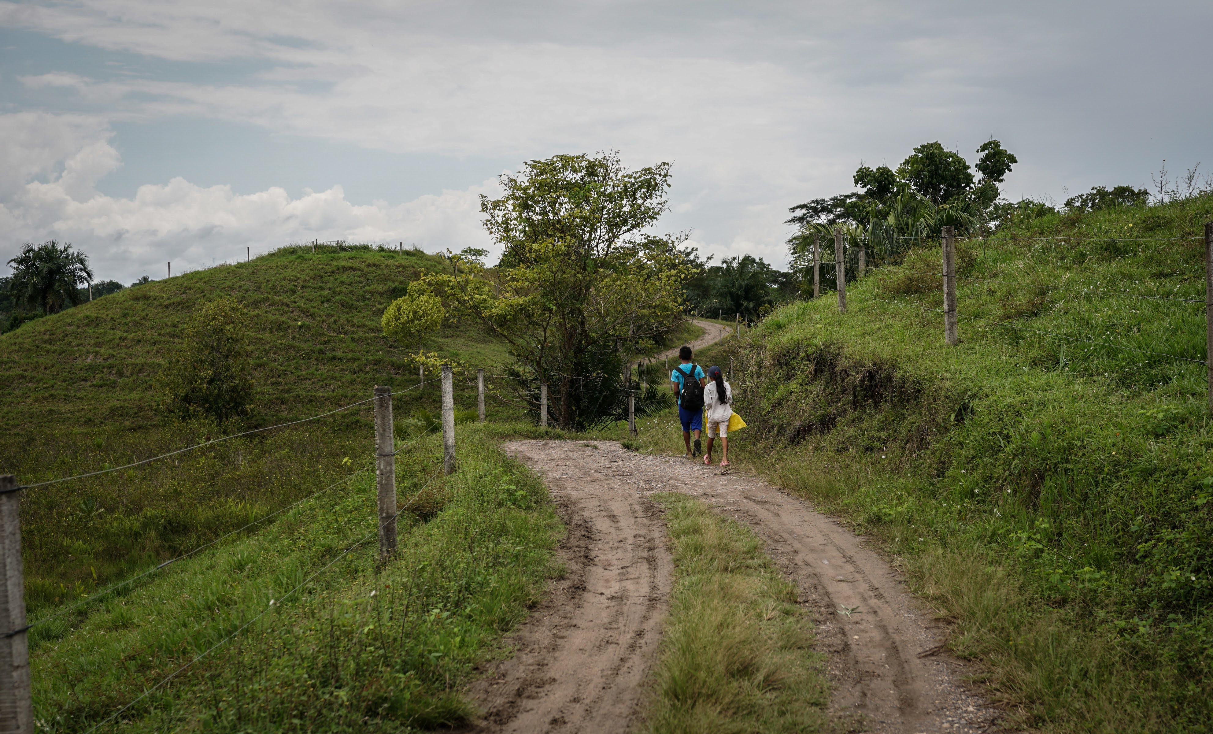 Desde 2007, al menos 700 familias en Puerto Boyacá han invadido haciendas de narcotraficantes para cultivar.