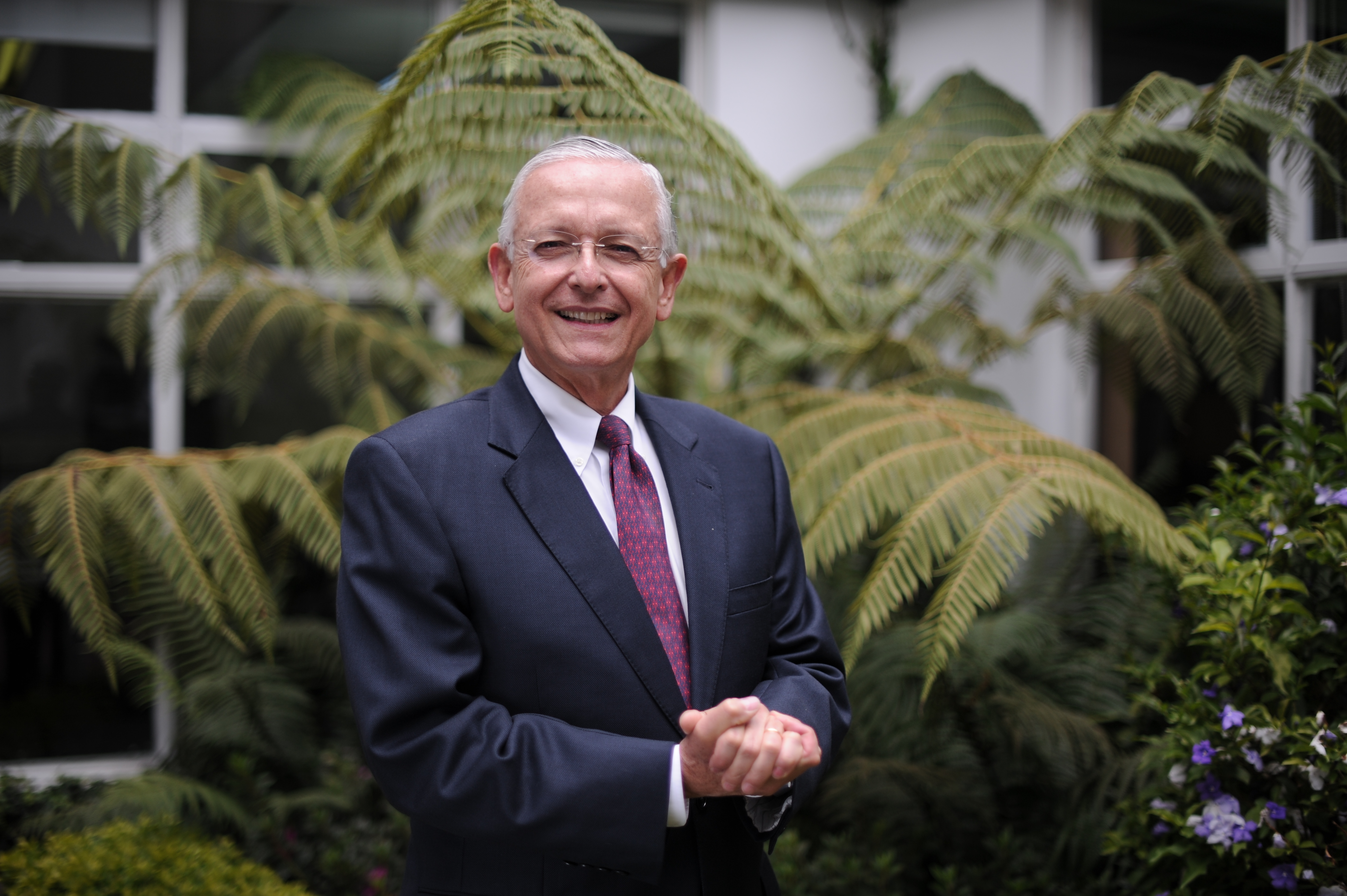 Augusto Solano, presidente de Asocolflores, recibió premio por su aporte a  la floricultura | EL ESPECTADOR