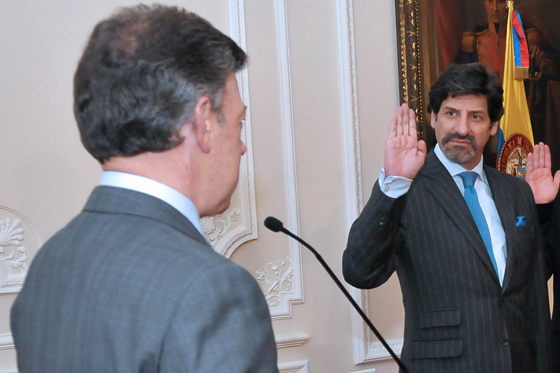 Conservadores arremeten contra Juan Gabriel Uribe por promover reelección de Santos