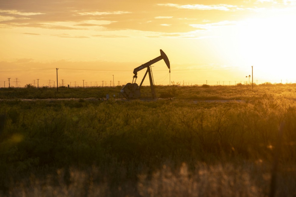 El petróleo ha subido 55 % tras el primer mes de la guerra en Oriente Medio