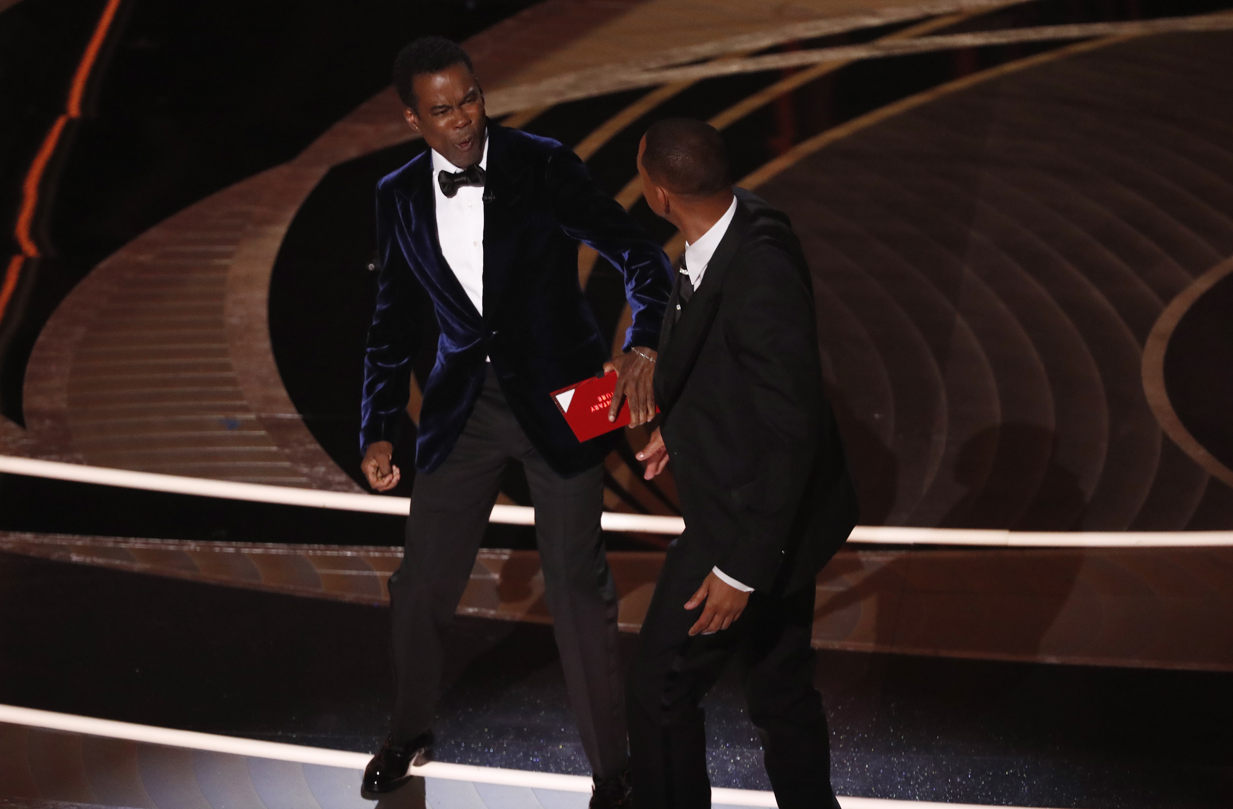 Video: Will Smith se salta el protocolo y abofetea a Chris Rock en los Óscar