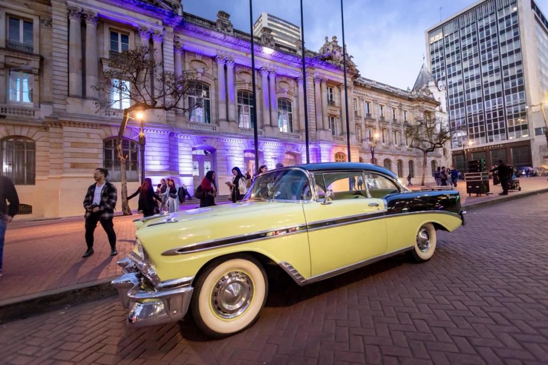 Turismo en Bogotá: guía para vivir el desfile de autos clásicos 2025