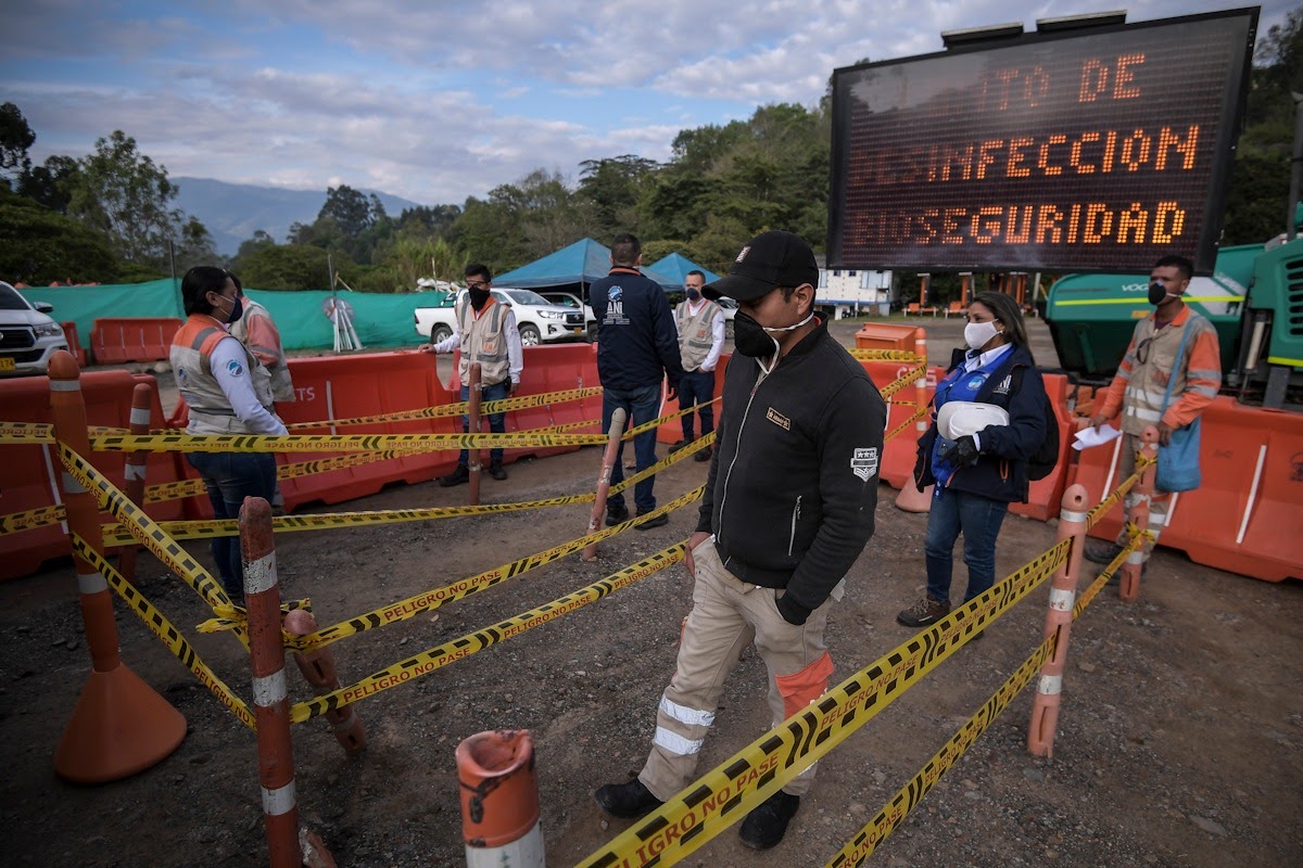 Obras en la Transversal del Sisga durante la cuarentena.