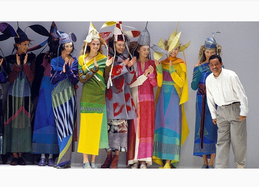 Murió el revolucionario diseñador de modas Issey Miyake