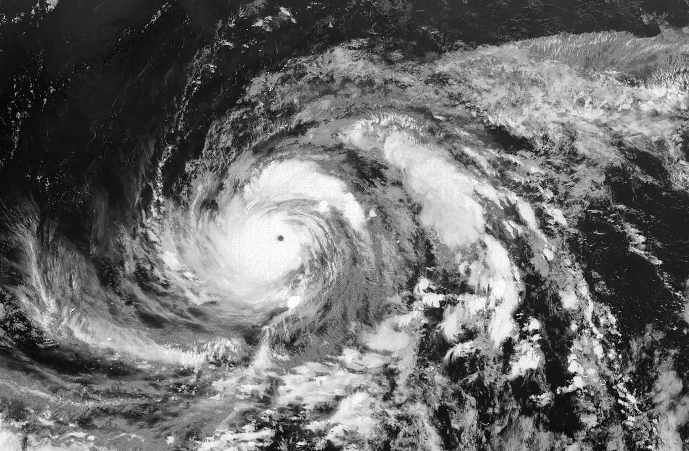 La isla estadounidense de Guam se prepara para el supertifón Mawar