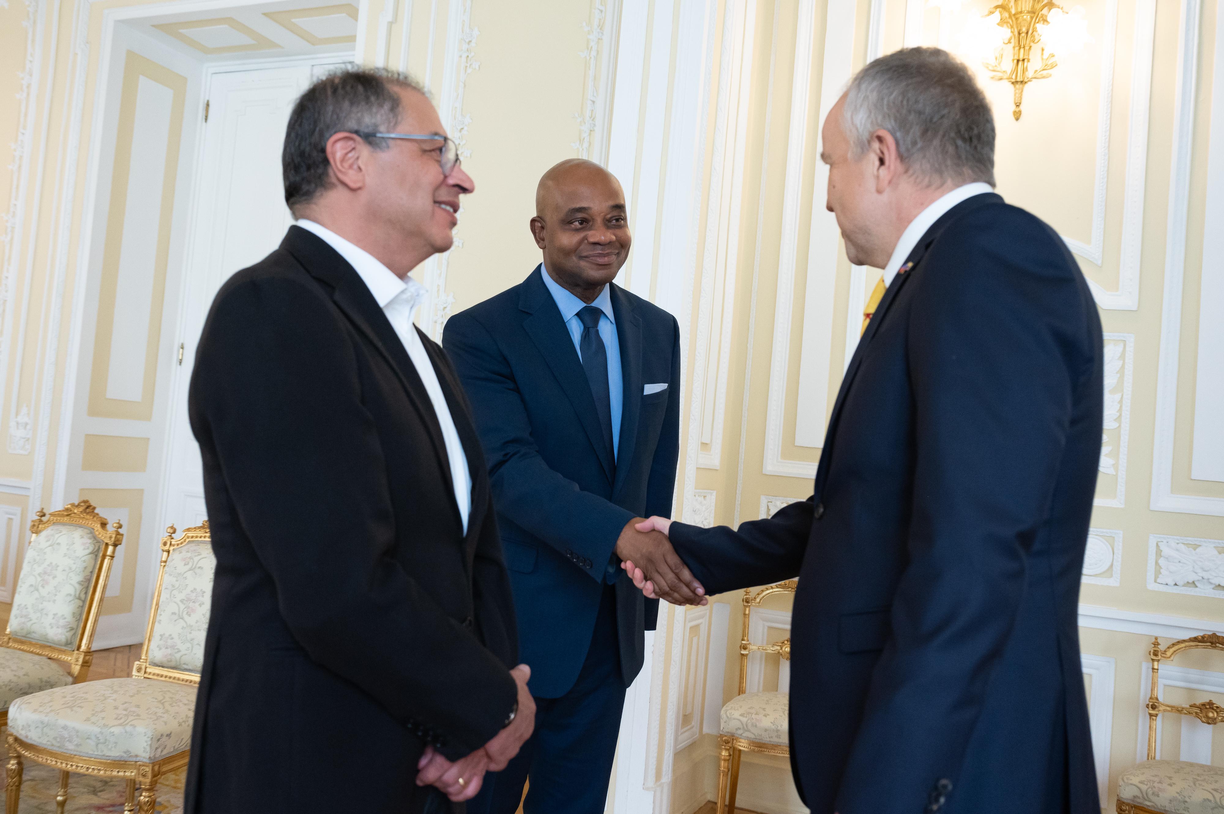 Murillo, recién posesionado canciller, prometió impulsar la carrera diplomática