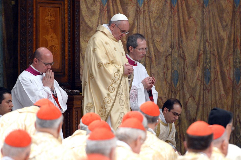 Papa Francisco llamó a no caer en el pesimismo en su reunión con cardenales