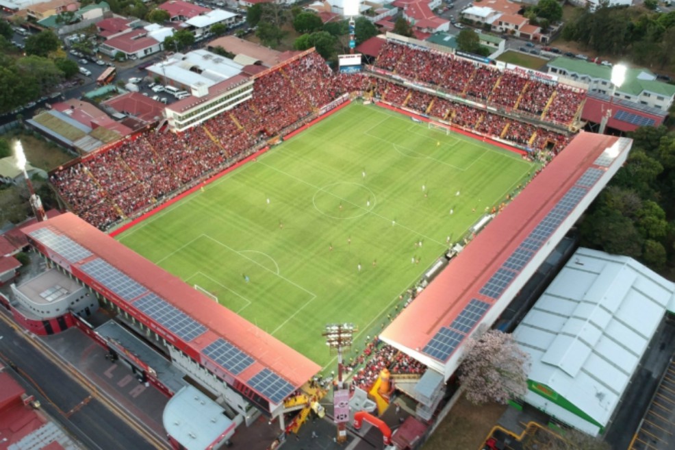El estadio en Costa Rica que produce su propia energía solar
