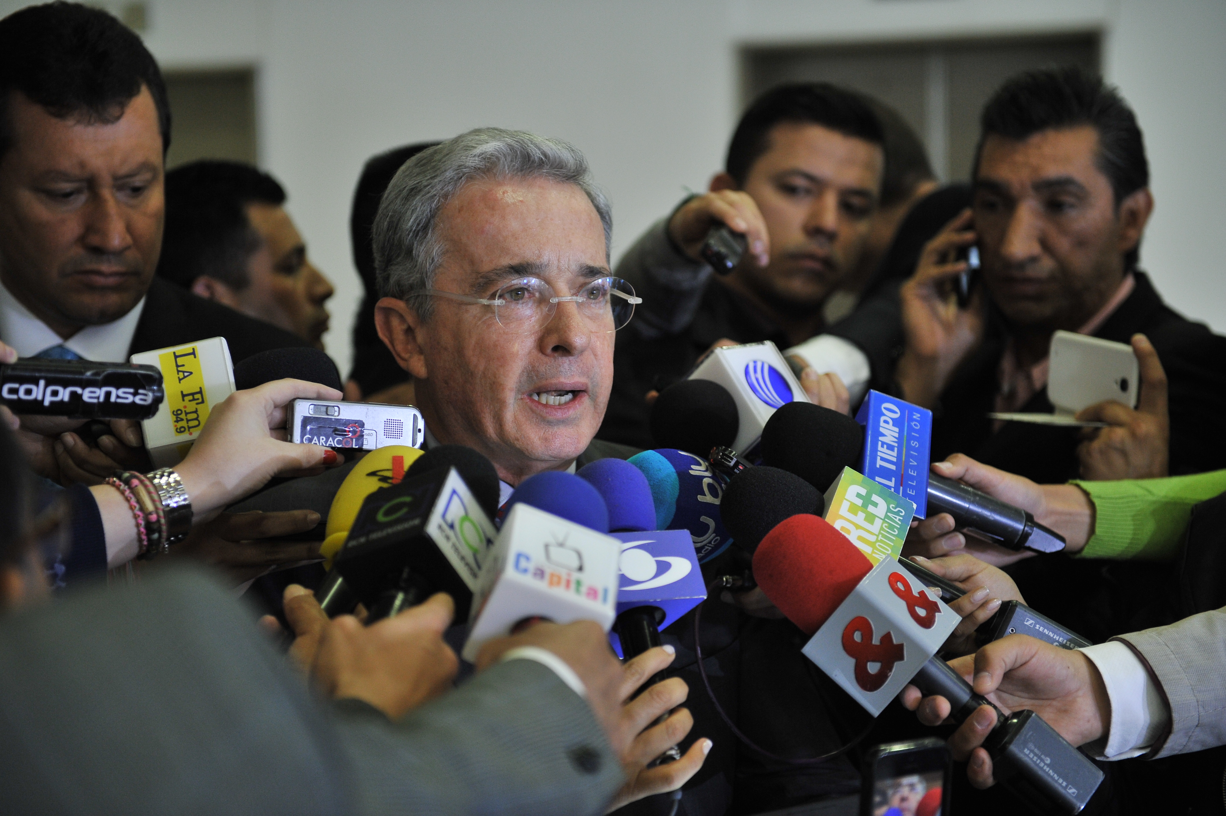 Caso Uribe: jueza no archiva el expediente y continuará investigación por soborno