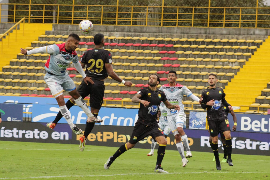 Las mejores imágenes del partido entre Fortaleza y Bucaramanga este lunes en el Estadio de Techo.