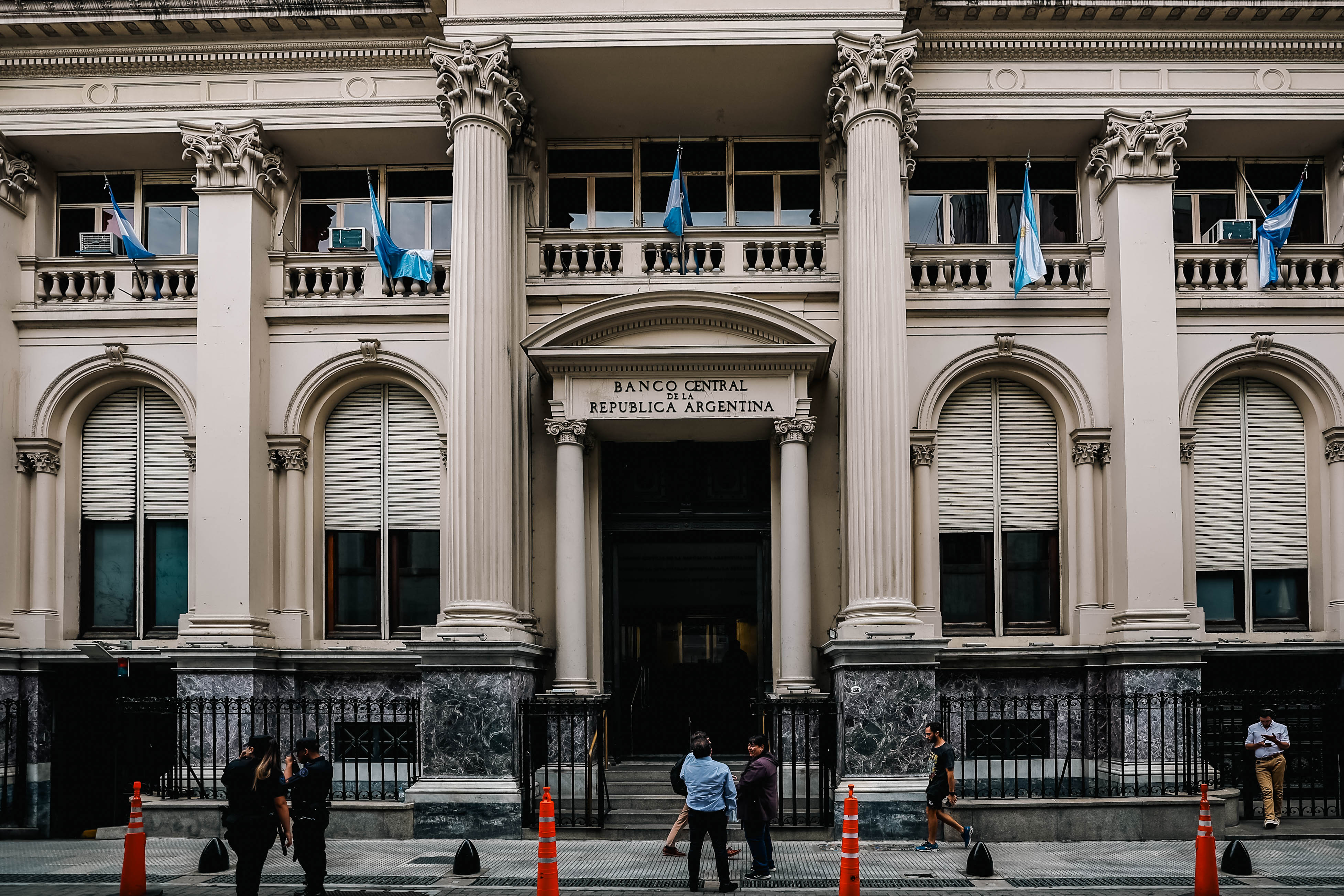 Banco Central de Argentina aprobó nuevos billetes, ¿cuándo saldrán a circulación?