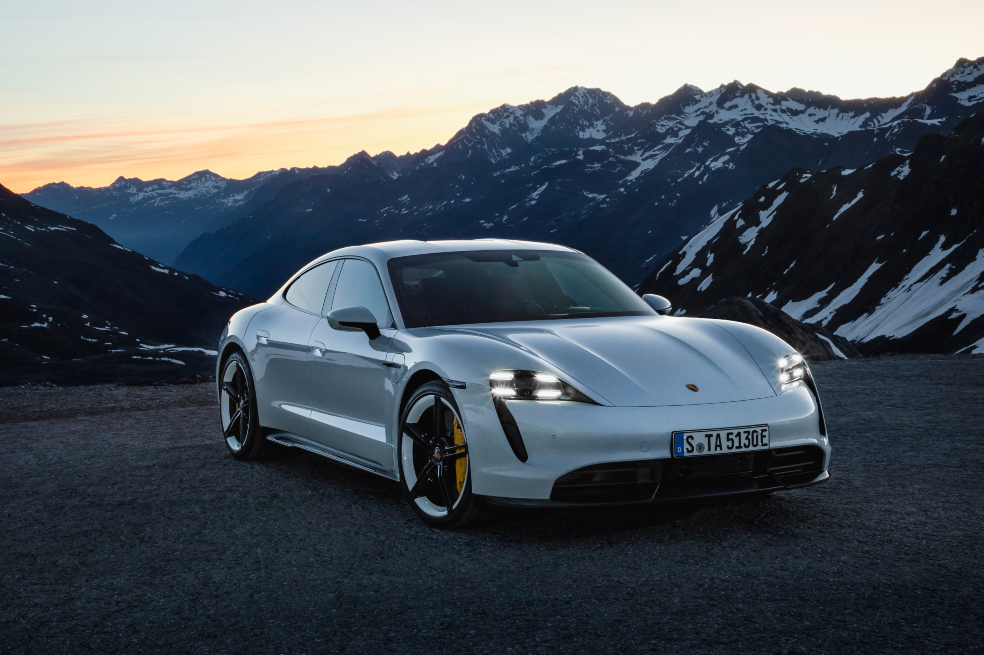 Porsche apunta a cuadruplicar sus ventas de híbridos enchufables y eléctricos en Colombia