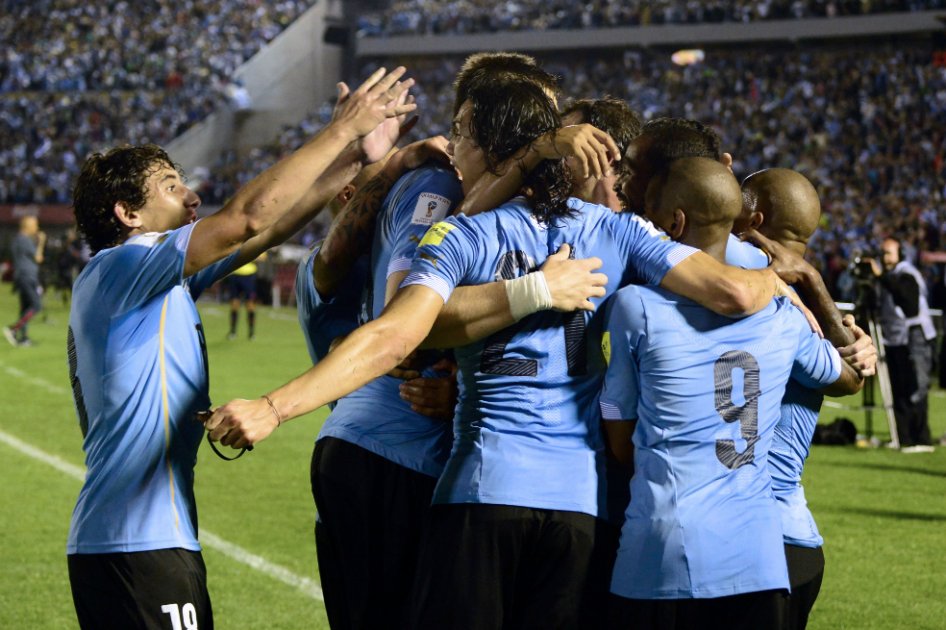 Uruguay goleó a Chile en reencuentro Jara-Cavani