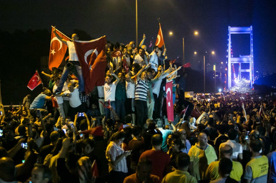 Caos en Turquía tras golpe de Estado fallido