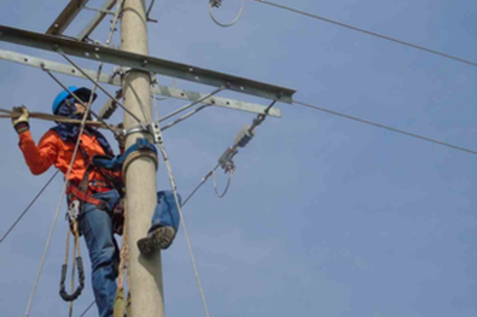 Contralor dice que 10 millones de personas podrían quedarse sin servicio de energía