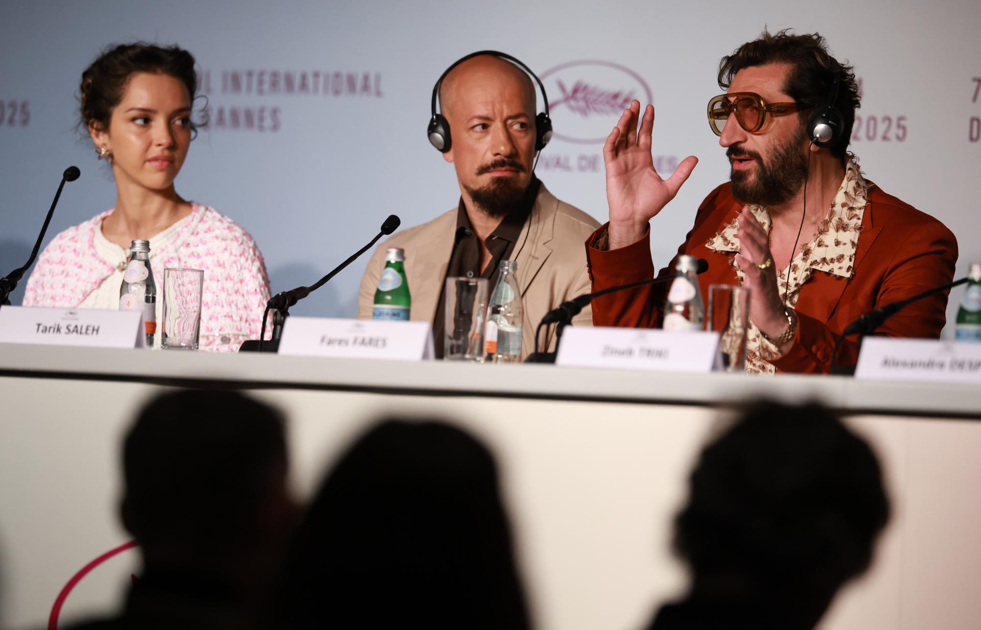 CANNES (France), 20/05/2025.- (L-R) Lyna Khoudri, Director Tarik Saleh and Fares Fares attend the press conference for 'Eagles Of The Republic (Les Aigles De La Republique)' during the 78th annual Cannes Film Festival, in Cannes, France, 20 May 2025. The film festival runs from 13 to 24 May 2025. (Cine, Francia) EFE/EPA/CLEMENS BILAN / POOL