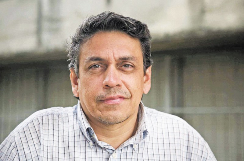 El poeta colombiano Winston Morales.
