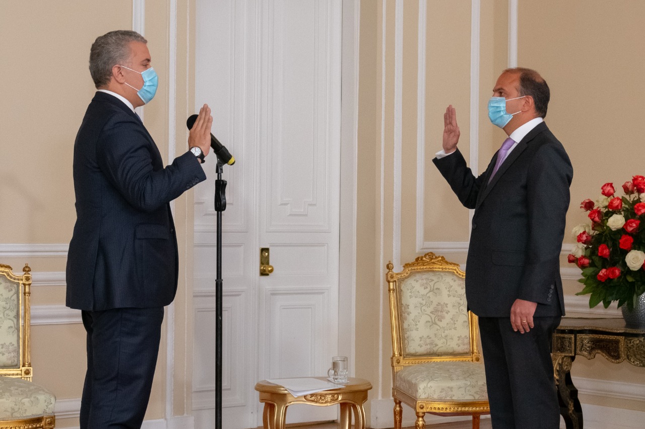 Carlos Camargo se posesionó como defensor del Pueblo