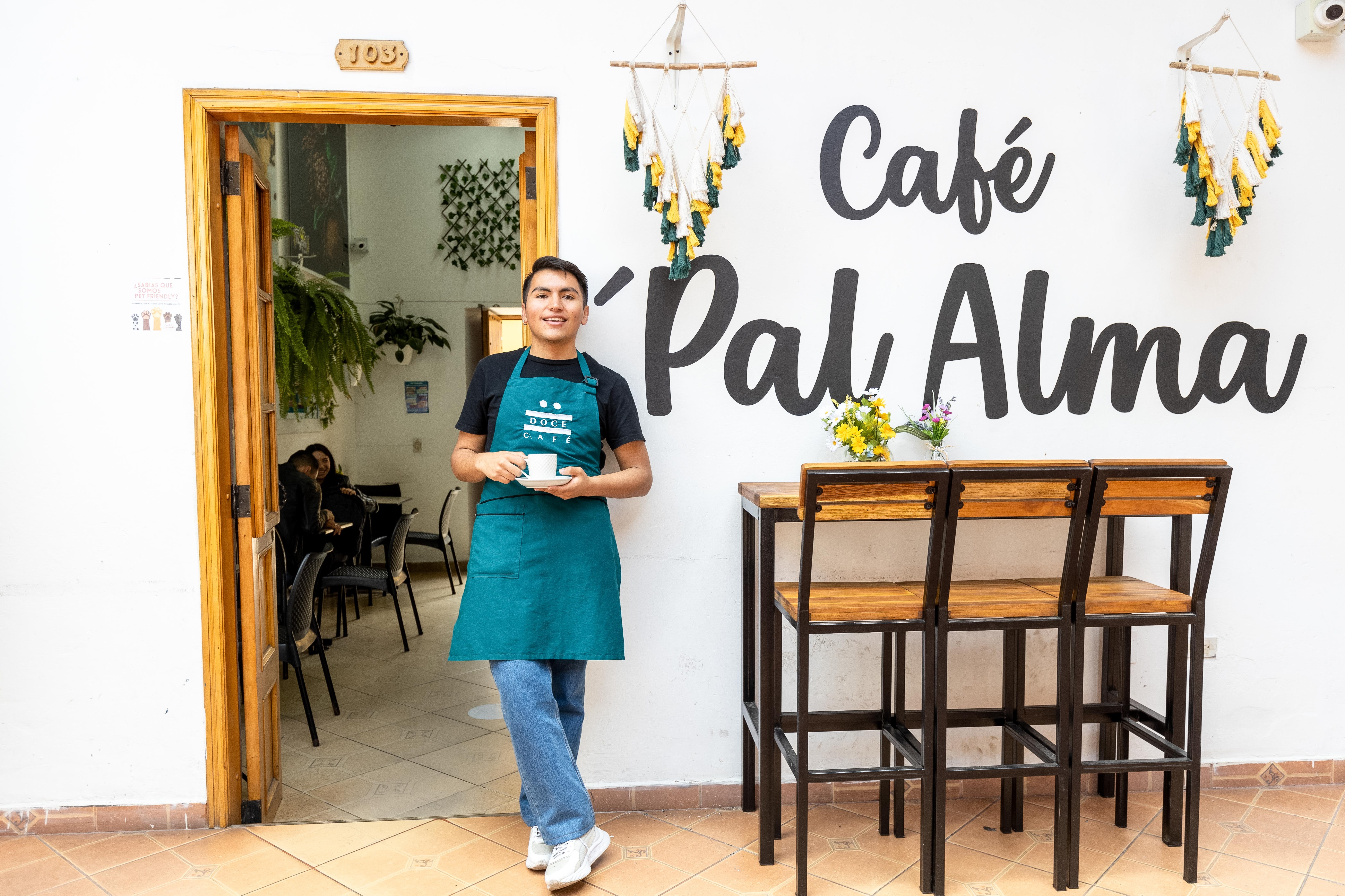 Maicol Fabián Nieto Ostios de Doce café.