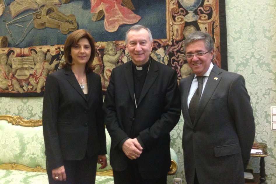 Canciller Holguín conversa con secretario del Vaticano sobre proceso de paz