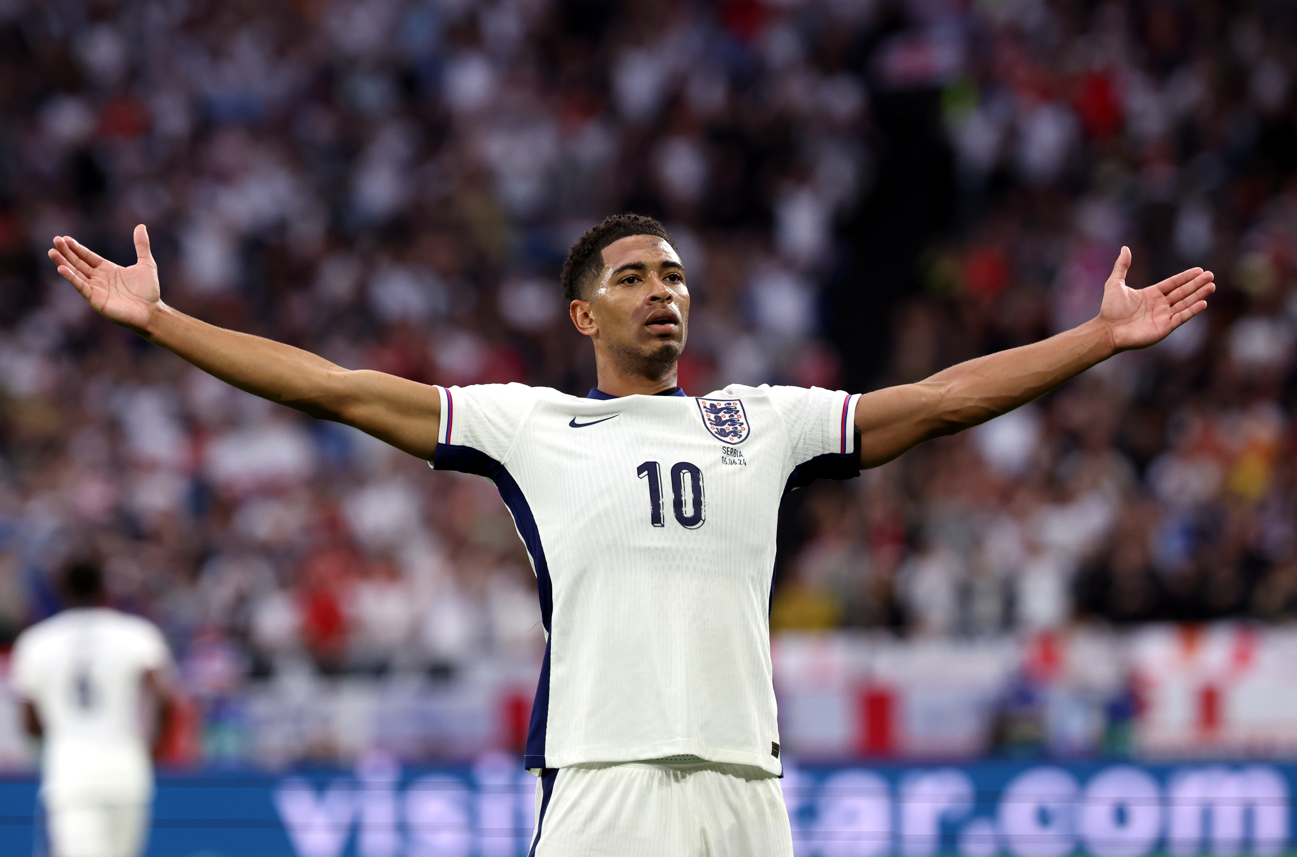 Gelsenkirchen (Germany), 16/06/2024.- Jude Bellingham of England celebrates scoring the 1-0 during the UEFA EURO 2024 group C match between Serbia and England in Gelsenkirchen, Germany, 16 June 2024. (Alemania) EFE/EPA/CHRISTOPHER NEUNDORF