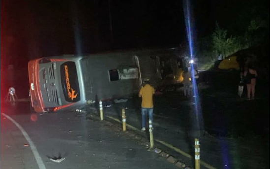 Accidente de un bus en La Línea deja dos muertos y 17 heridos