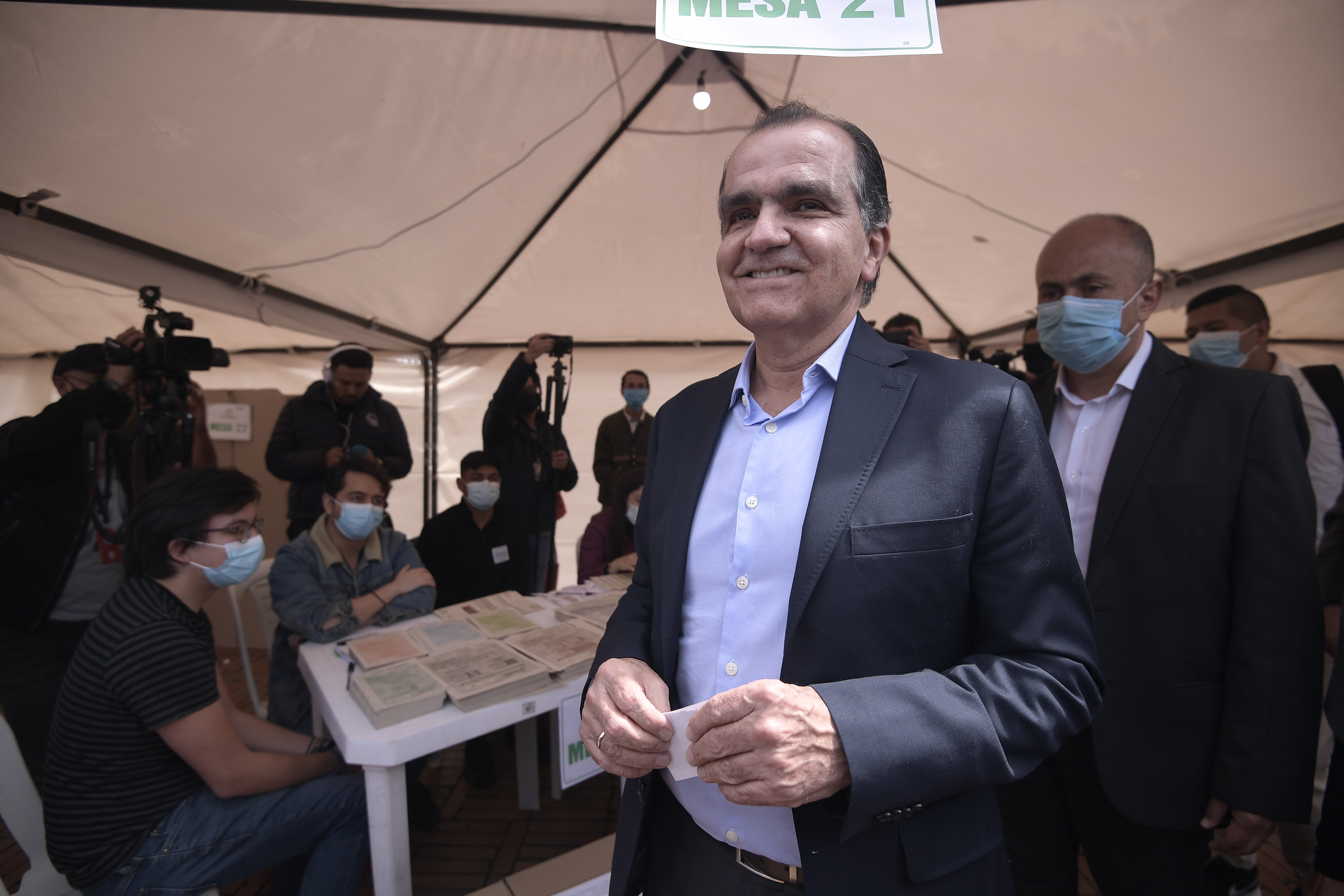 Zuluaga le pasó a su esposa sus bienes el mismo día que se anunció su imputación