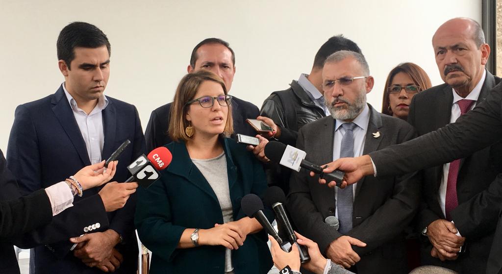 Juanita Goebertus, copresidente de la Comisión de Paz de la Cámara de Representantes.CortesíaTambién anunciaron que citarán a debate a la Oficina del Alto Comisionado para la Paz y a la Alta Consejería para la Estabilización para conocer la estrategia del Gobierno Nacional frente al Eln. Exigieron al Eln, de igual forma, la liberación inmediata de los secuestrados tripulantes del helicóptero que fueron secuestrados el pasado 11 de enero en la región del Catatumbo (Norte de Santander).
