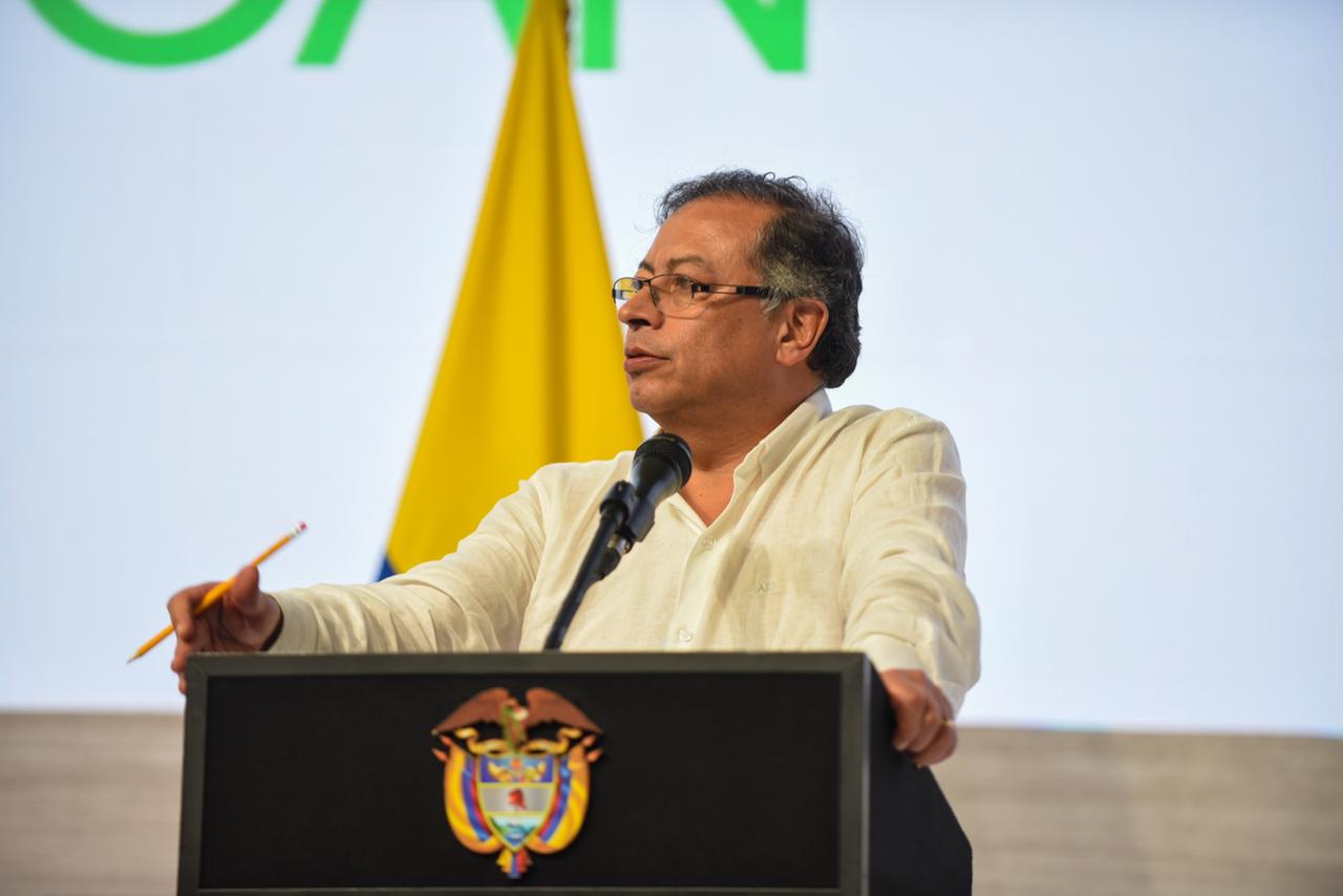 “Acuerdos de paz del pasado deben cumplirse”: Petro en Congreso de Ganaderos