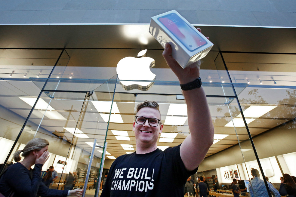 En imágenes: Gigantescas filas en el mundo para comprar el iPhone X