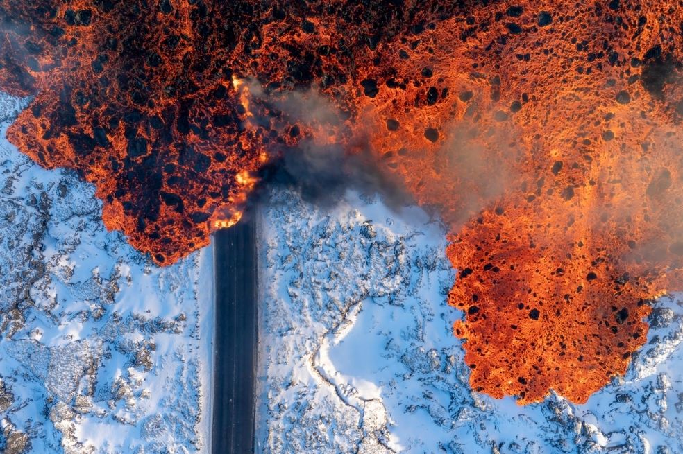Categoría fotoperiodismo de naturaleza:
Ael Kermarec, de Islandia, ganó en esta categoría al capturar la sexta erupción volcánica en menos de tres años en la península de Reykjanes, en Islandia.