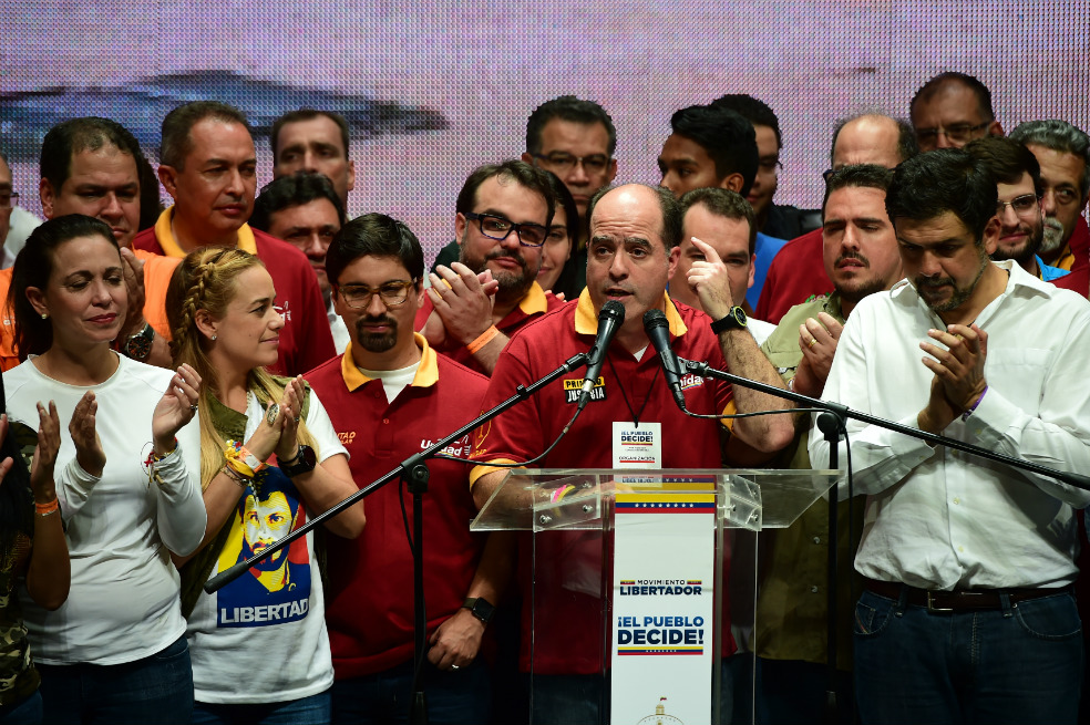 Fracturas complican a la oposición ante planes de reelección de Maduro