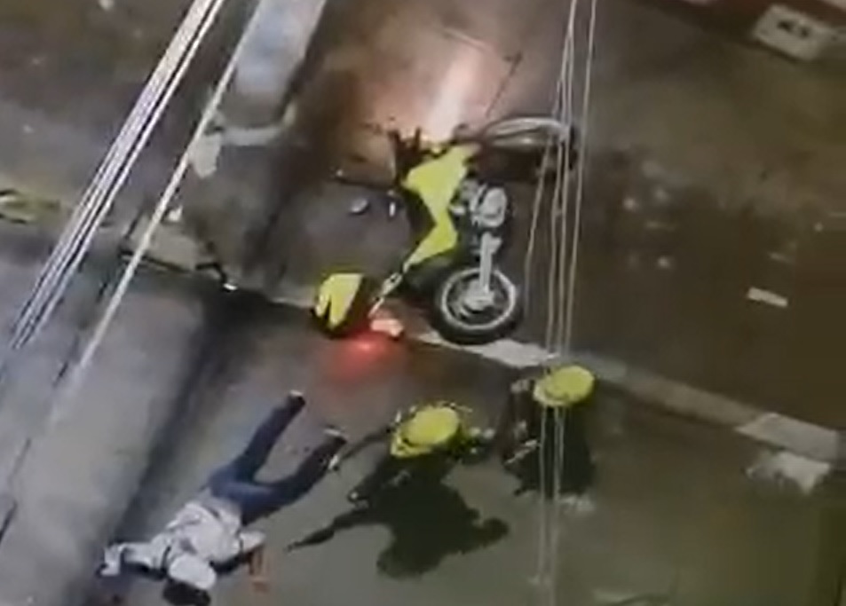 En tiroteo con la Policía, dos hombres fueron capturados tras robar dos locales
