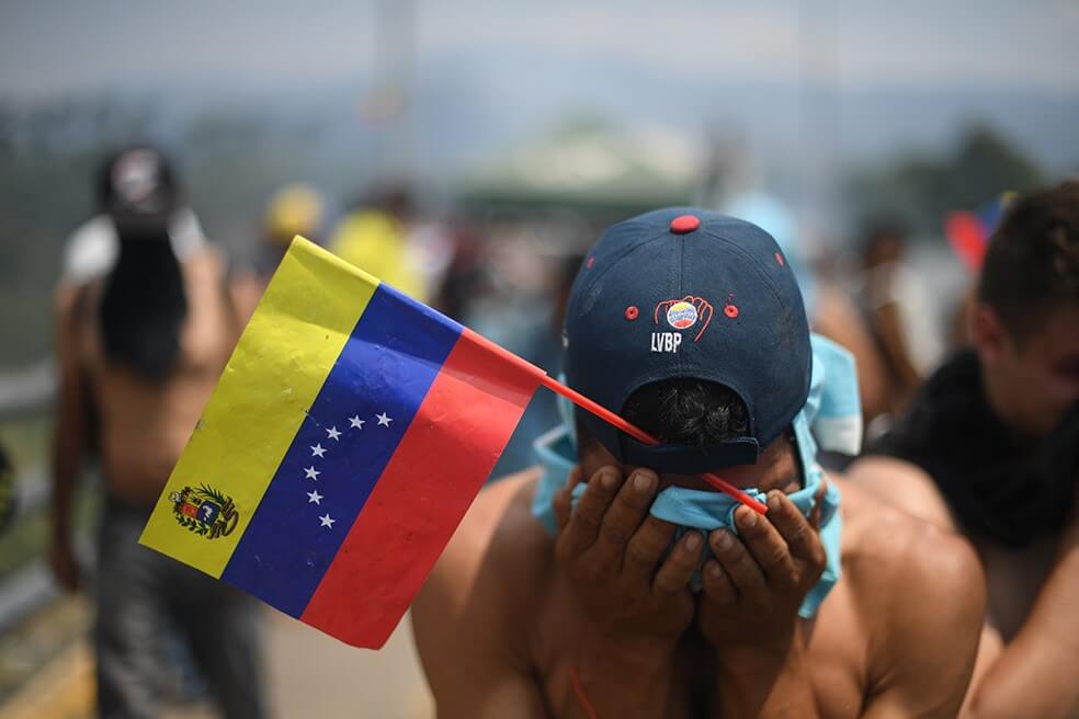 Las imágenes que ha dejado un día de disturbios y heridos en la frontera con Venezuela