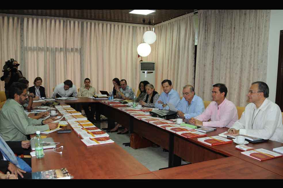 Paz y narcotráfico, temas sin agenda