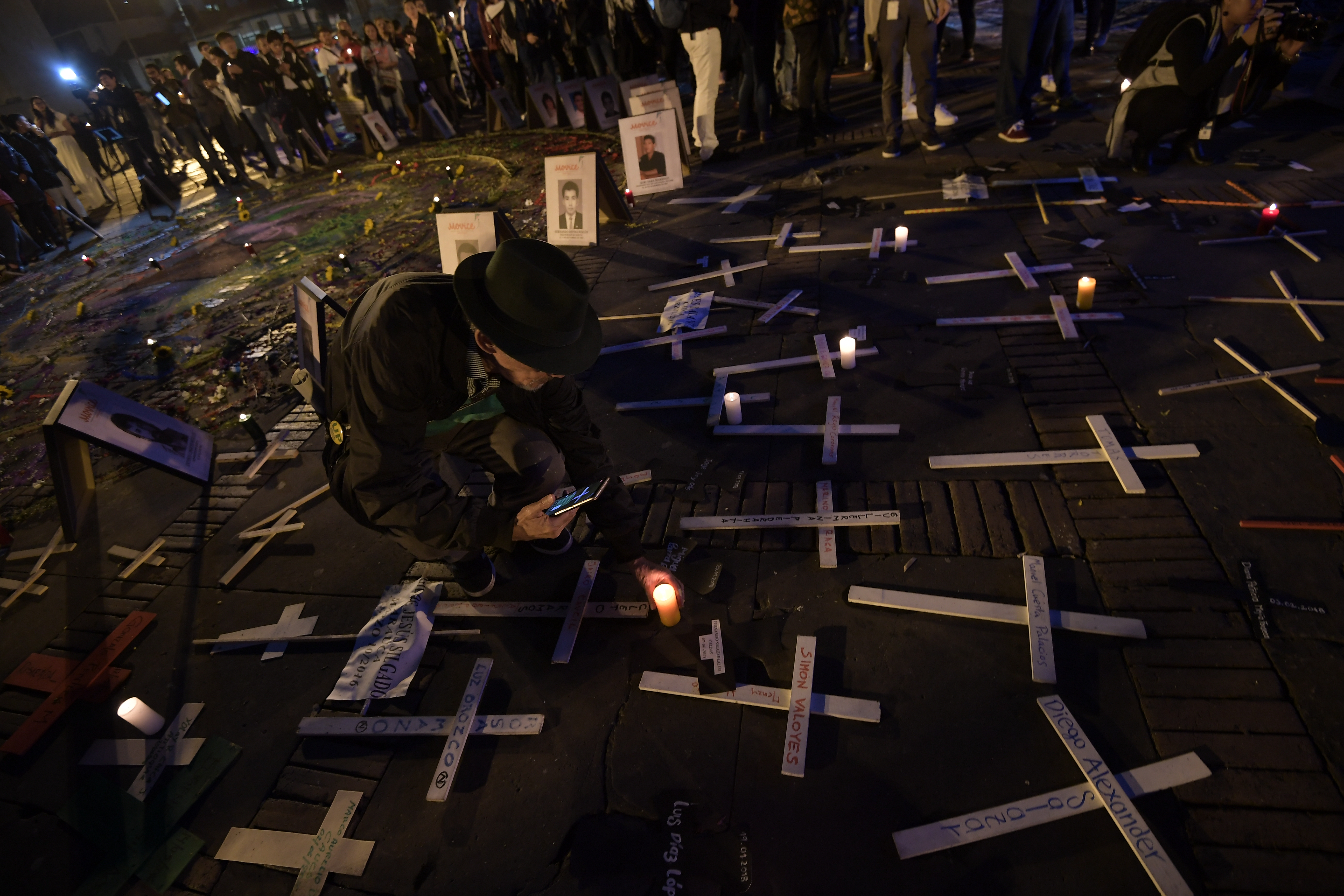 Plantón por los  líderes Sociales Asesinados, desaparecidos y en apoyo a las mujeres.