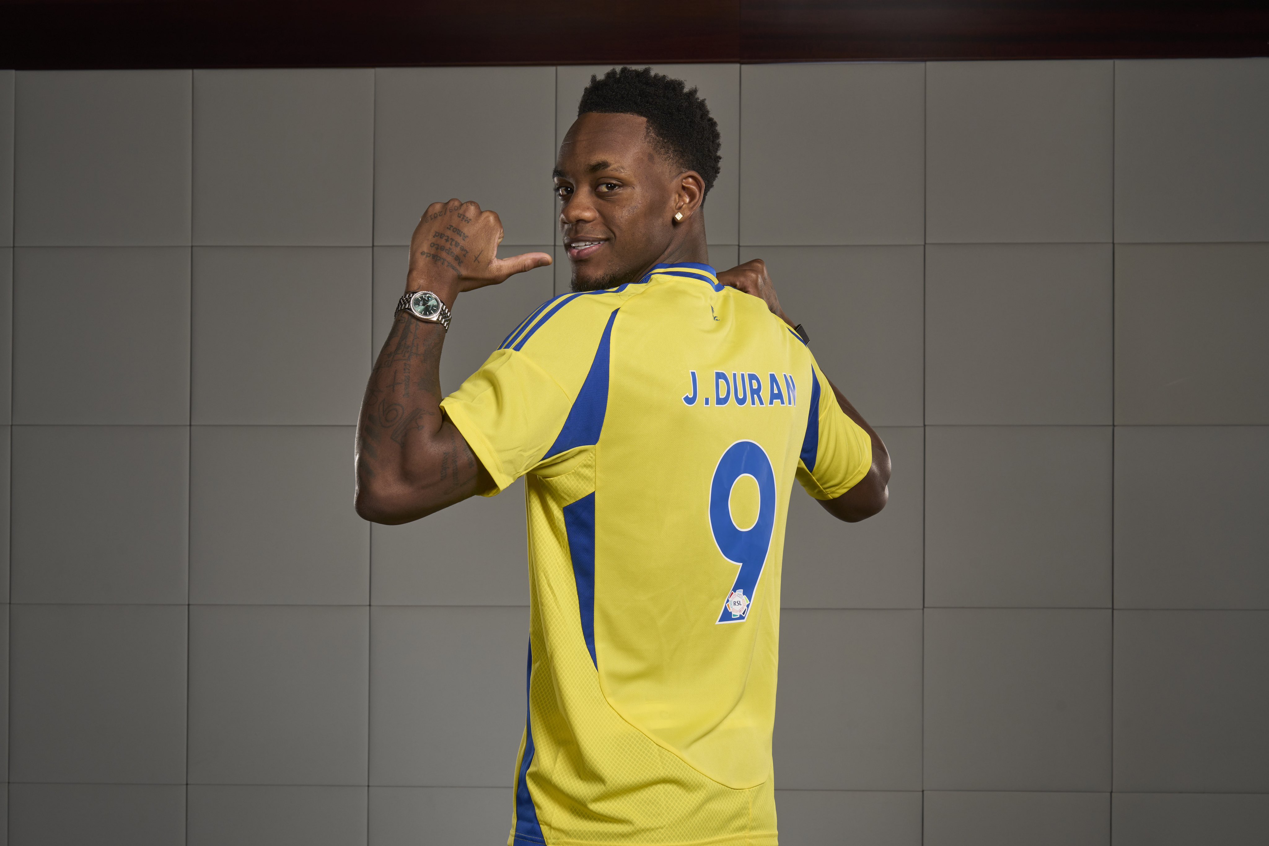 ¡Oficial! Jhon Durán, nuevo jugador de Al Nassr: así fue su presentación