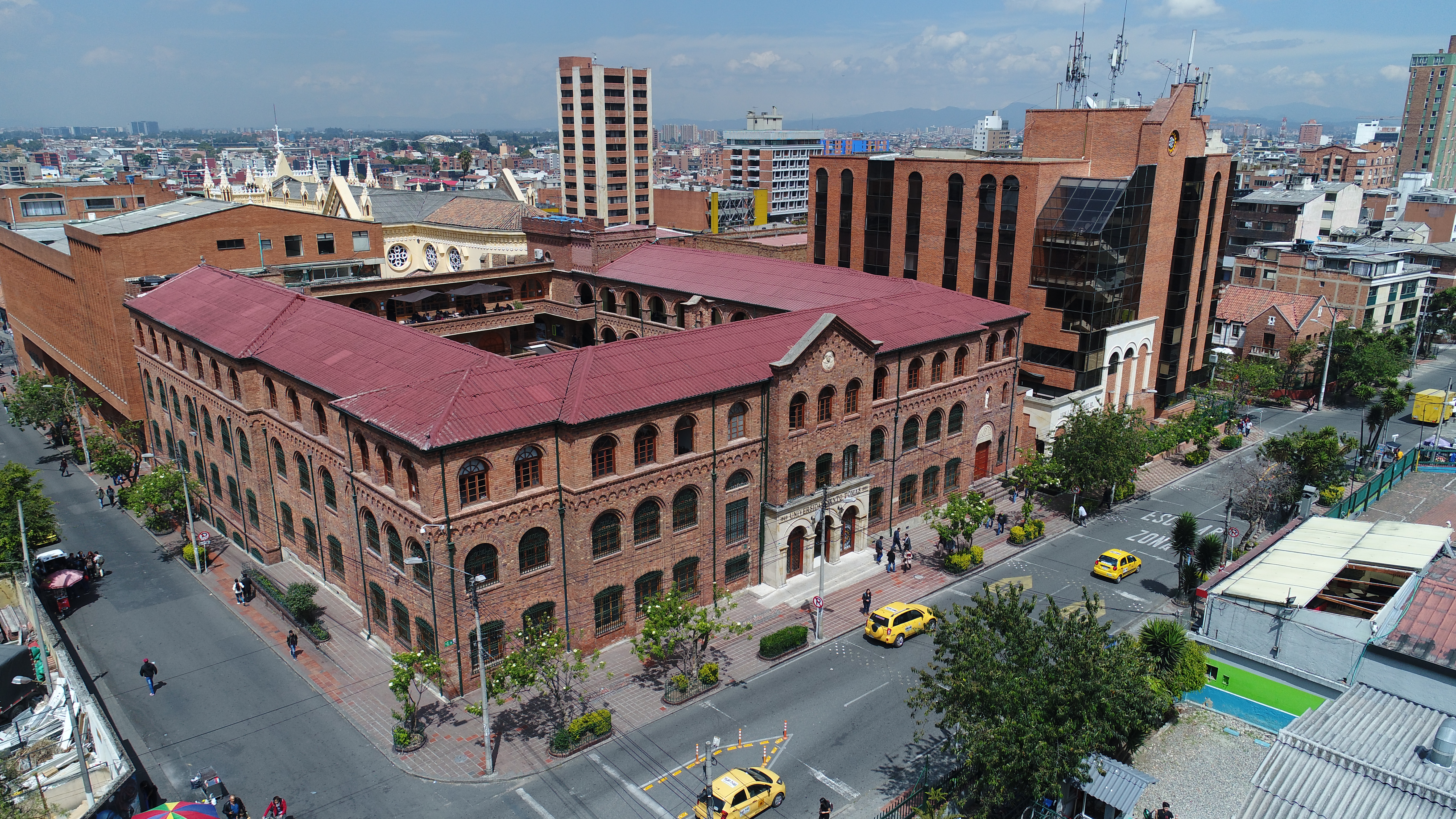 Equipo de la U. Santo Tomás: al servicio de la educación superior en Colombia