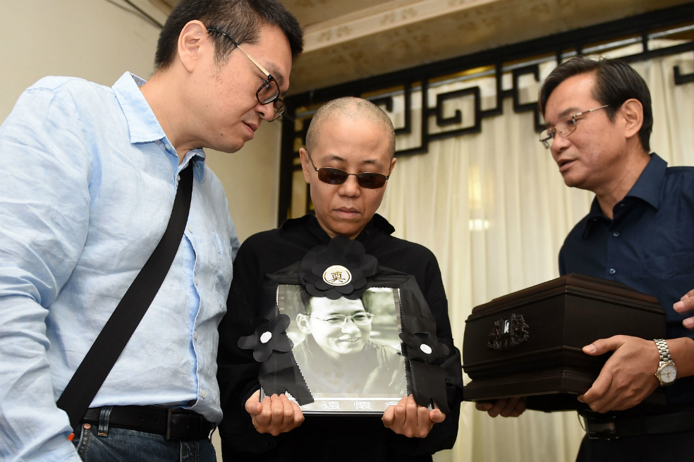 Cenizas del nobel de paz chino Liu Xiaobo fueron esparcidas en el mar