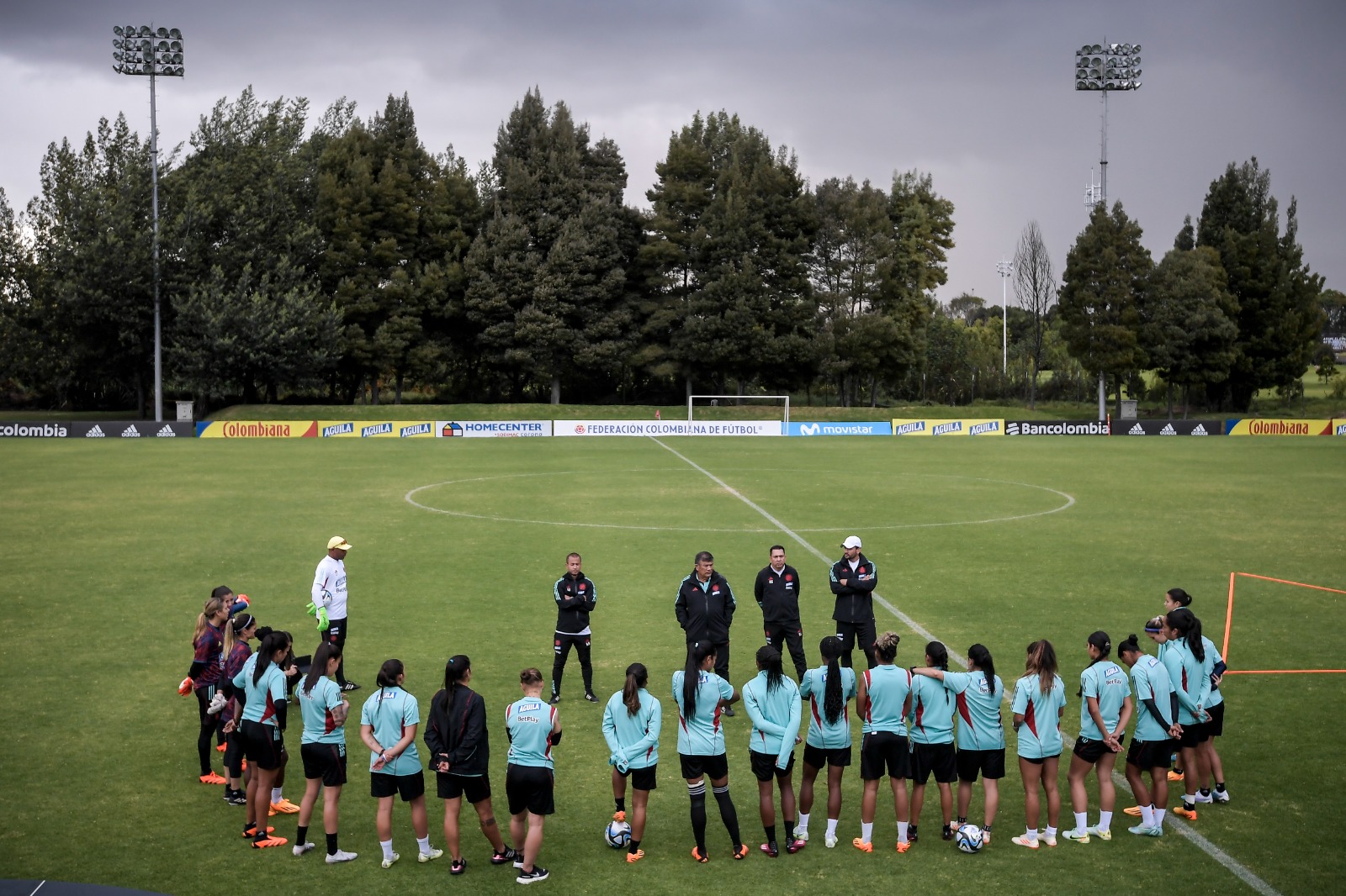 Será la tercera vez que Colombia dispute un Mundial Femenino de Mayores, pues estuvo por primera vez en 2011, cuando quedó eliminada en primera fase, y en Canadá 2015, donde llegó a octavos de final.