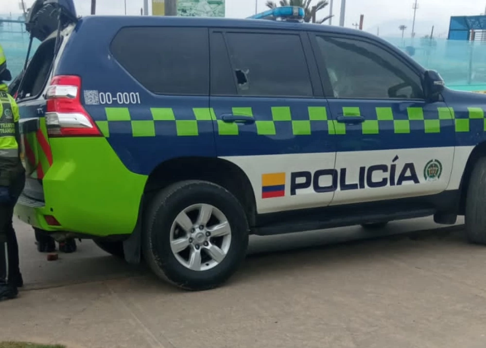 Camioneta del director de la Policía fue atacada durante protestas en Bogotá