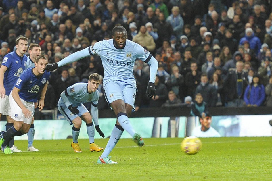 Manchester City gana al Everton y recorta la distancia con el Chelsea
