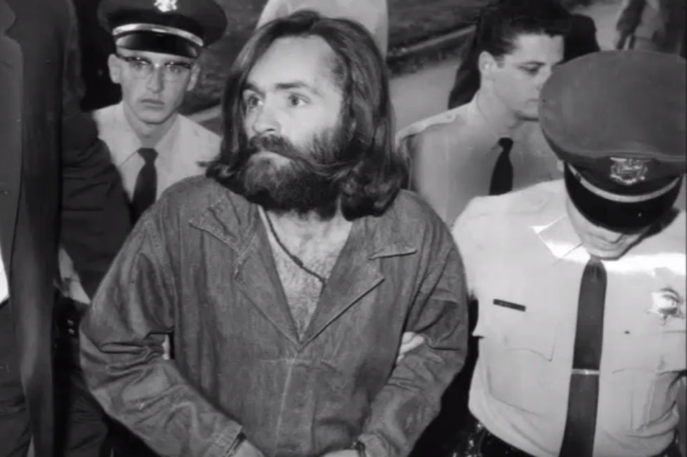 En el juicio se estableció que Manson ordenó los asesinatos pero abandonó la casa antes que sus tres discípulos mataran a la pareja.