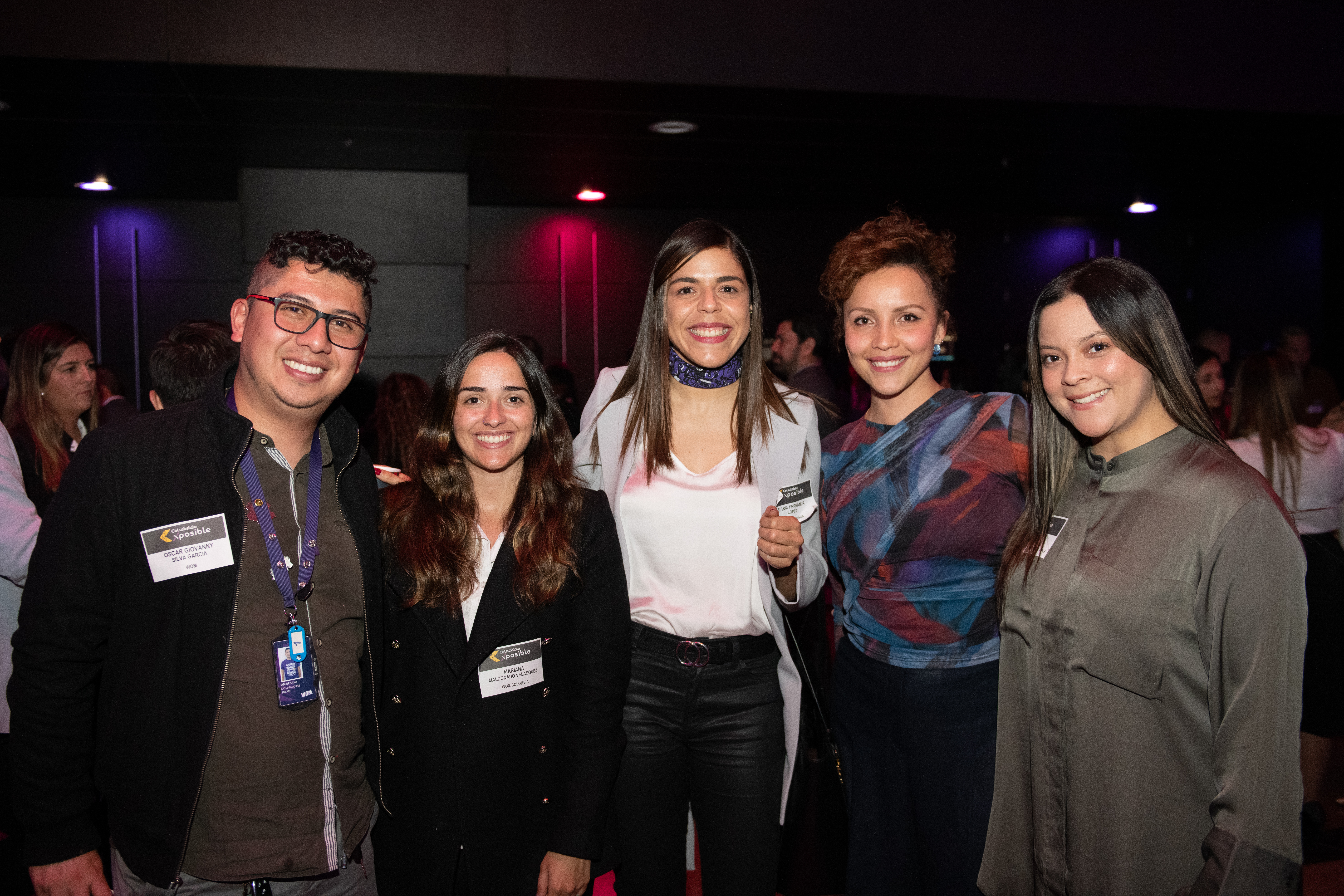 Óscar Giovanny silva y María Maldonado de Wom; María Fernanda López, gerente de sostenibilidad de Wom; María Camila García, Líder Xposible; y Maria Camila Londoño, de Wom.