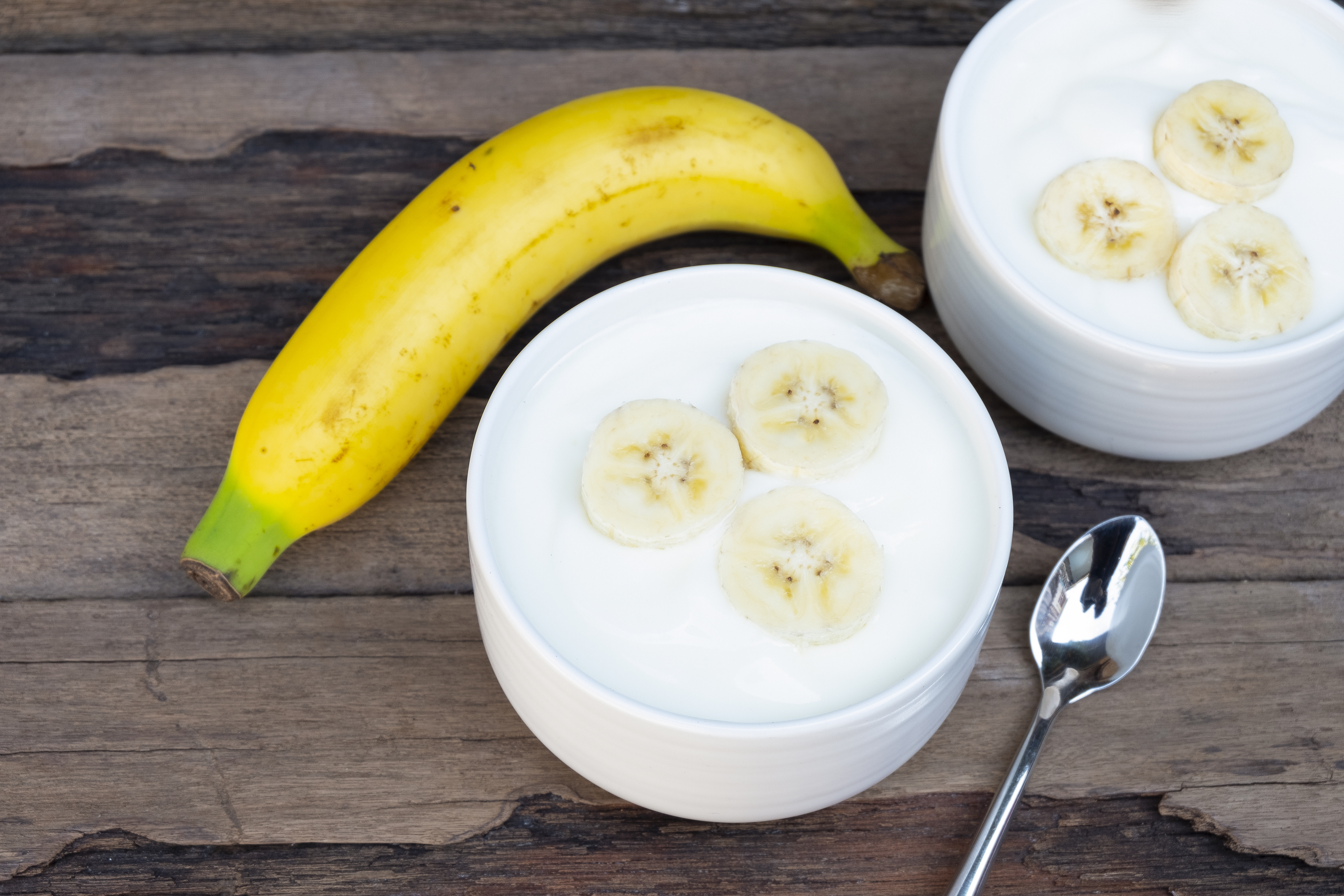 Antojo rápido en sartén: receta de bananitos dulces con helado
