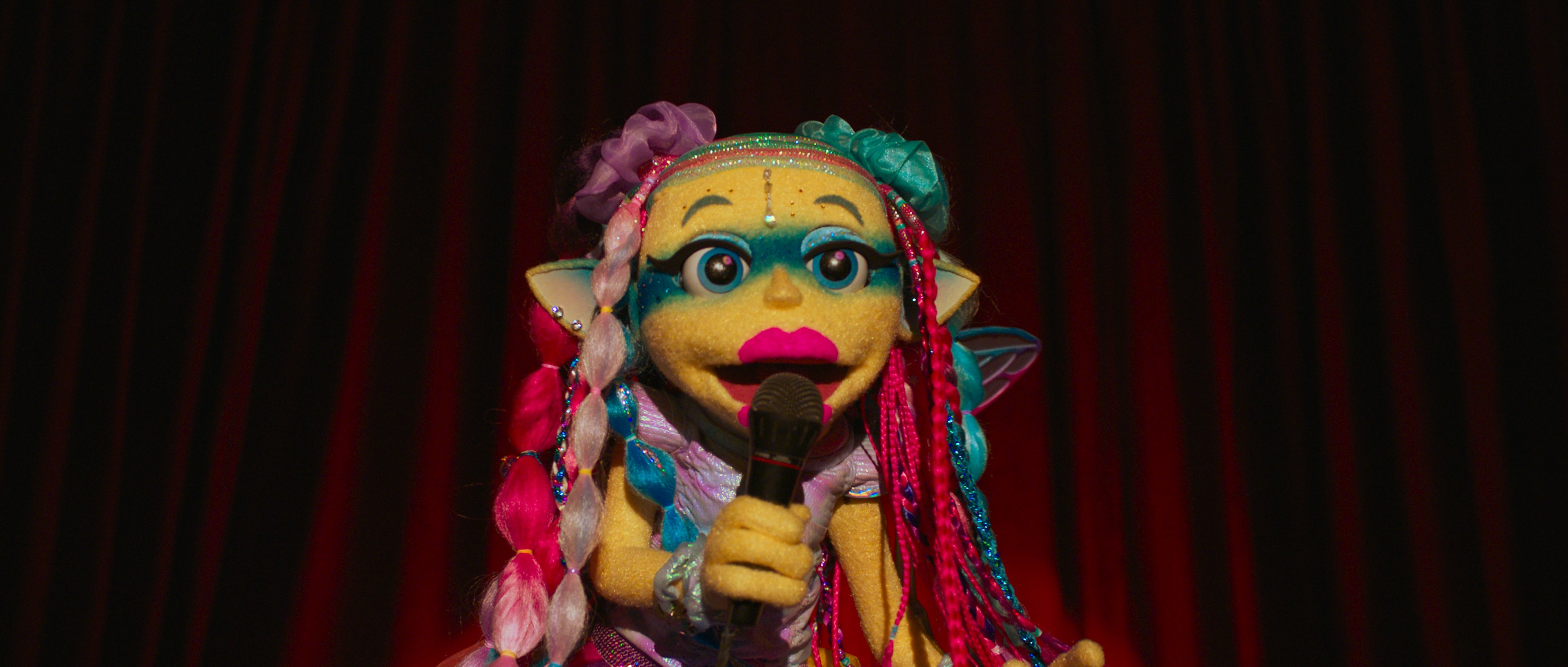 “Biutyful”, el nuevo vídeo de Coldplay junto a las marionetas “The Weirdos”