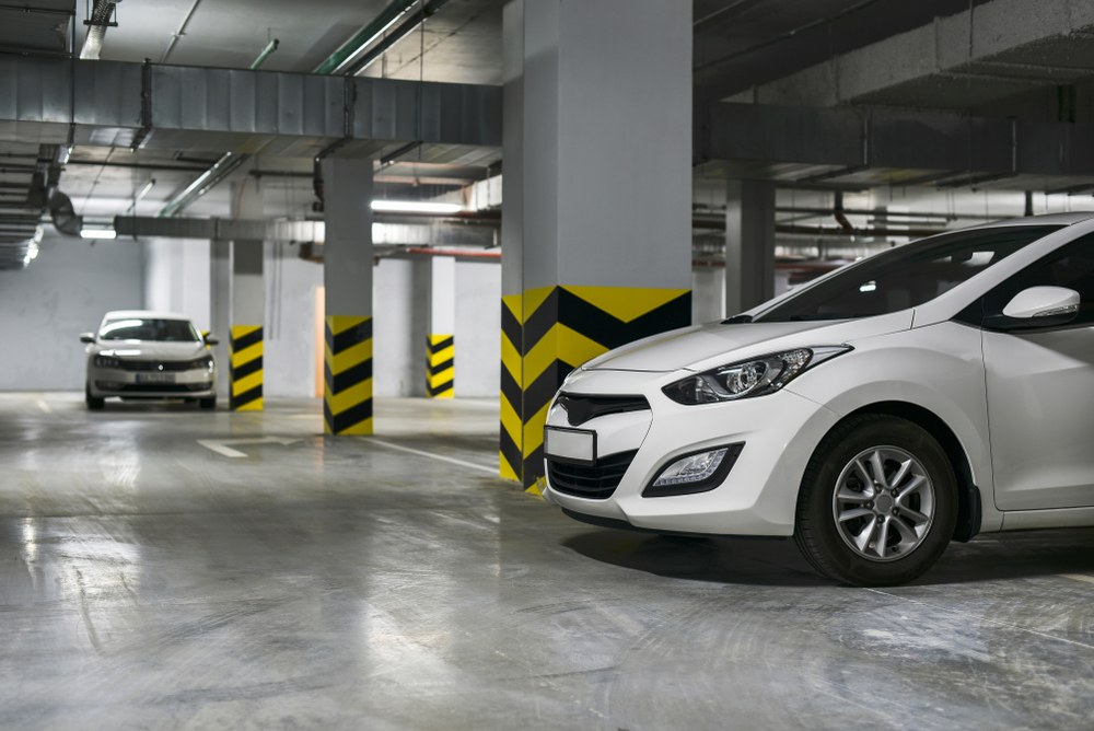 ¿Me pueden cobrar por parquear mi carro en un conjunto residencial?